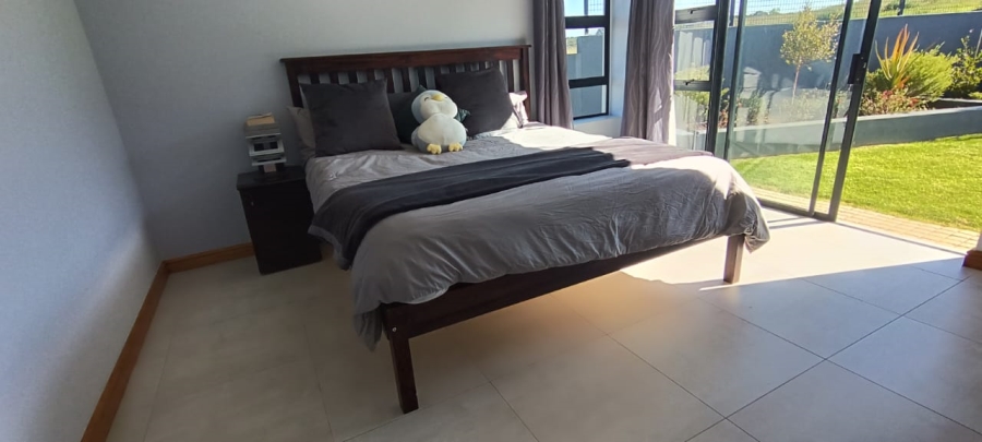 4 Bedroom Property for Sale in Outeniquasbosch Western Cape